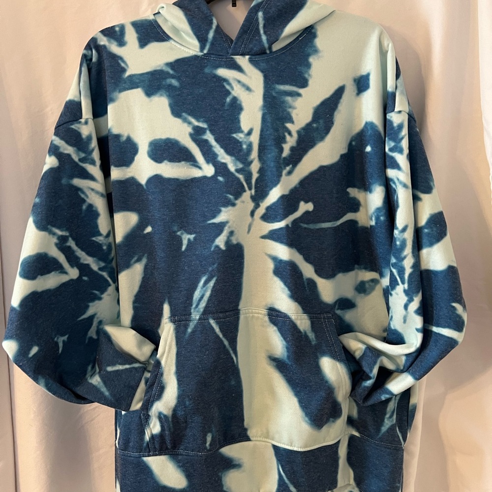 Large sweatshirt! Lightly worn! Blue tiedye
